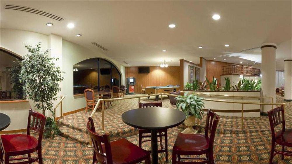 Holiday Inn Charlotte University By Ihg Exterior photo
