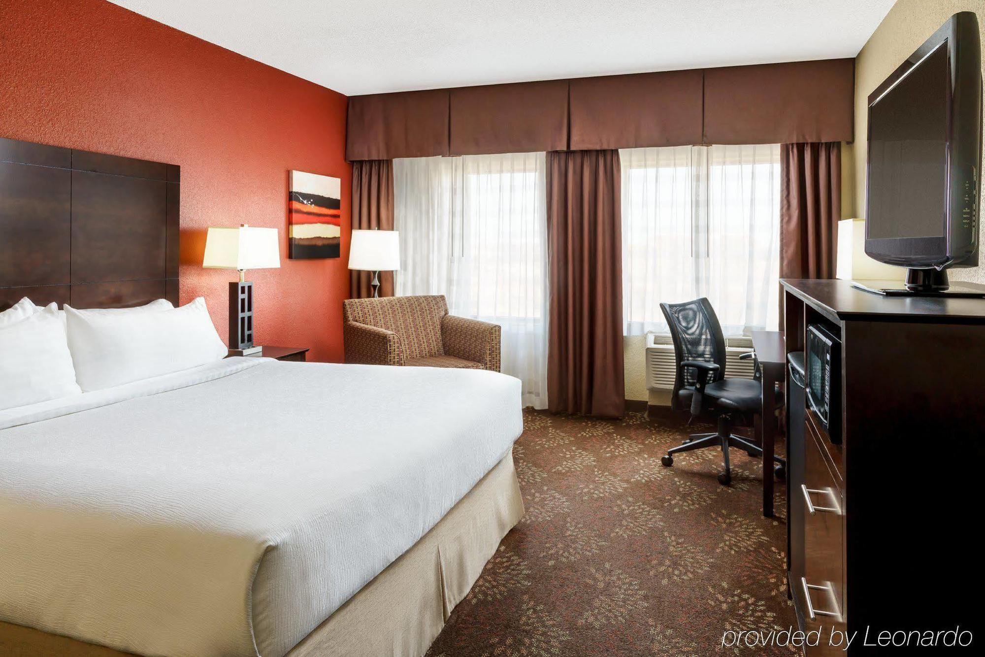 Holiday Inn Charlotte University By Ihg Exterior photo