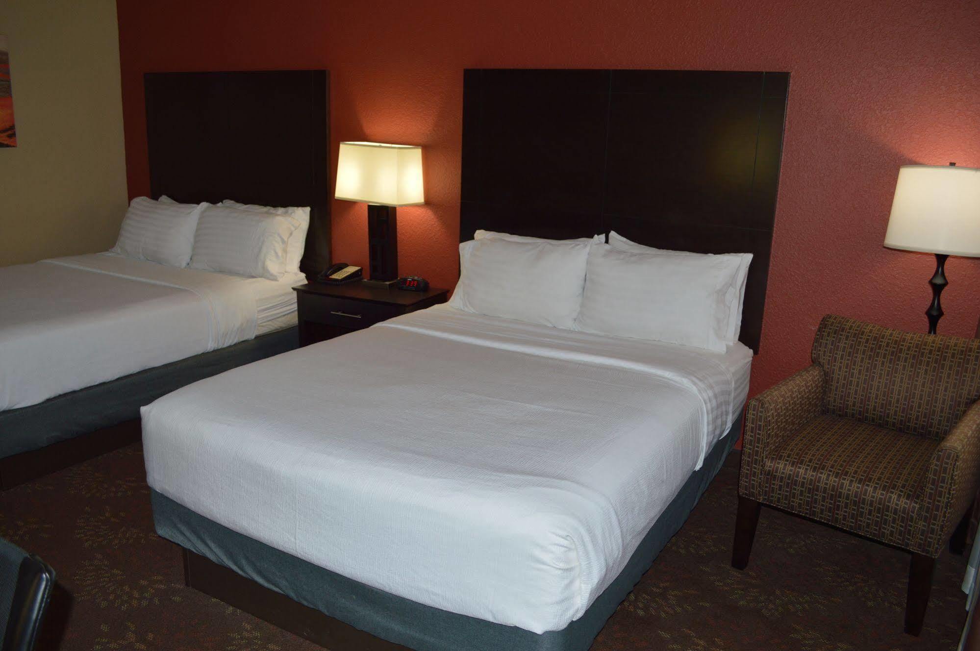 Holiday Inn Charlotte University By Ihg Exterior photo