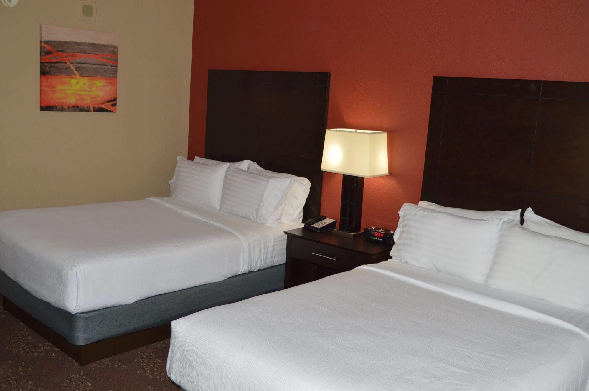 Holiday Inn Charlotte University By Ihg Exterior photo