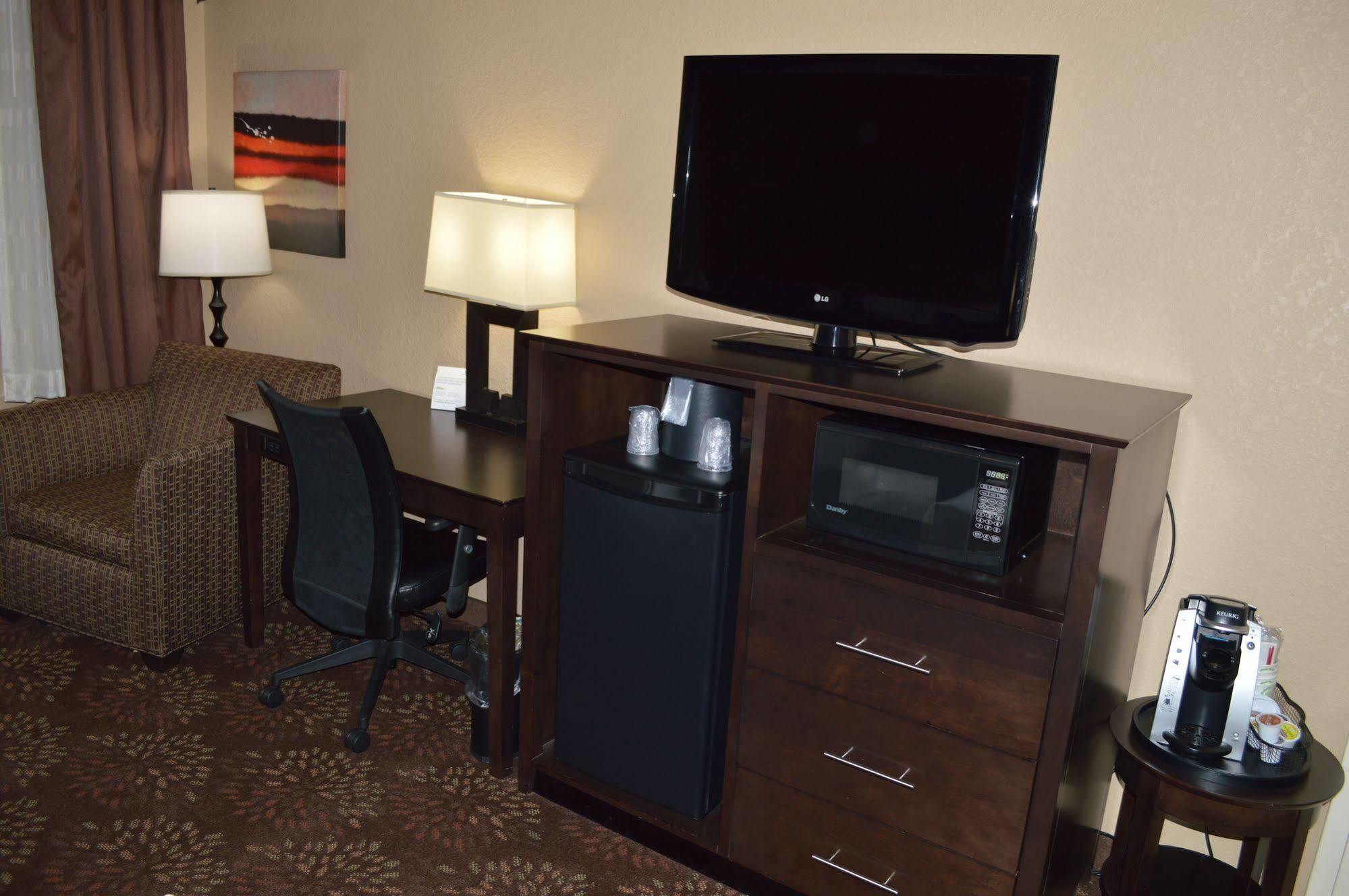 Holiday Inn Charlotte University By Ihg Exterior photo