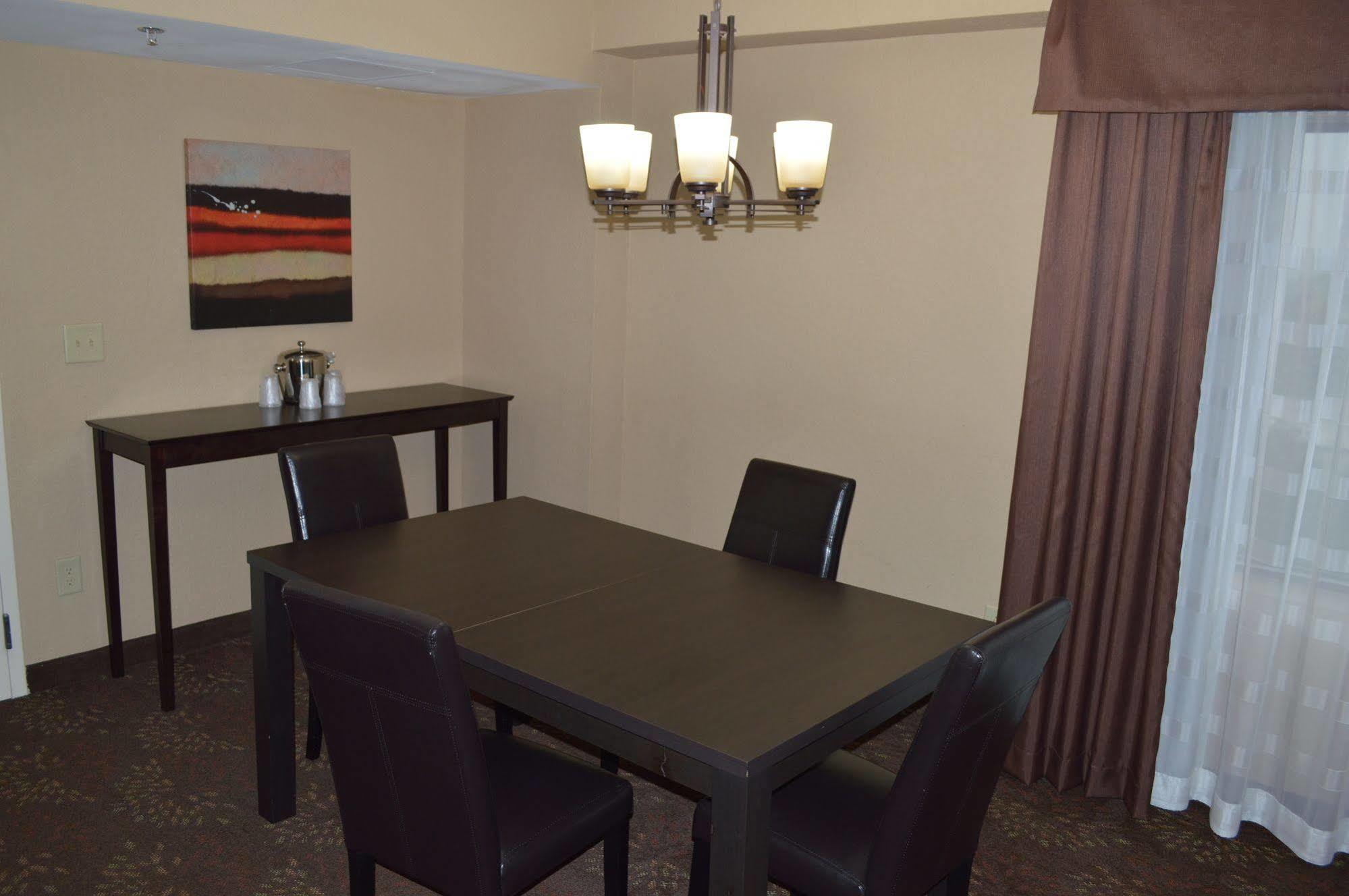 Holiday Inn Charlotte University By Ihg Exterior photo