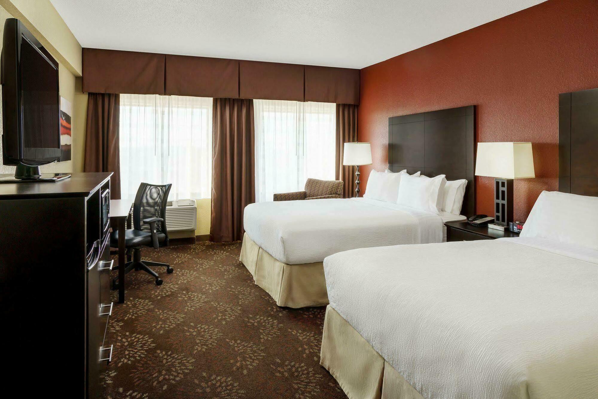 Holiday Inn Charlotte University By Ihg Exterior photo